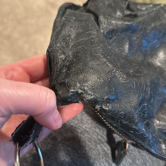 Black Purse w/ skull and rose design - Picture 7 of 7